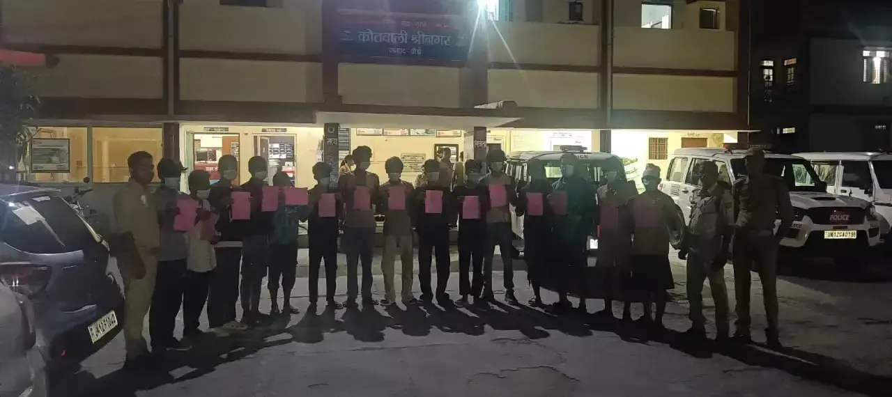 Pauri Garhwal: पुलिस ने एनआईटी सुमाड़ी में मचाया शिकंजा, हुड़दंग करने वाले 15 पकड़े