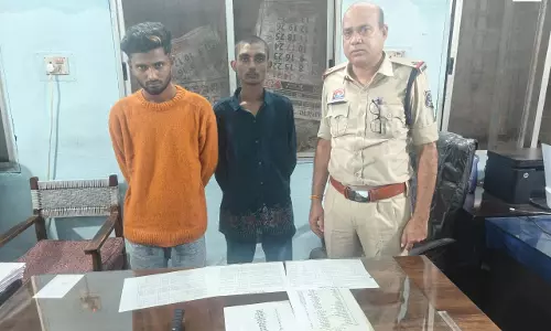 आमानाका पुलिस का एक्शन, धारदार चाकू लेकर घूम रहे दो युवकों को दबोचा