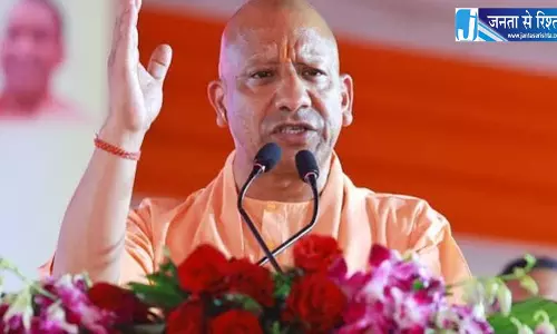 CM योगी ने की हाईलेवल समीक्षा बैठक जिलों के अधिकारियों को दिए जरूरी निर्देश