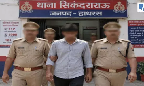 शर्मसार हुआ मां-बेटे का रिश्ता, 23 वर्षीय बेटे पर मां से दुष्कर्म का आरोप बेटा गिरफ्तार शर्मसार हुआ मां-बेटे का रिश्ता, 23 वर्षीय बेटे पर मां से दुष्कर्म का आरोप बेटा गिरफ्तार