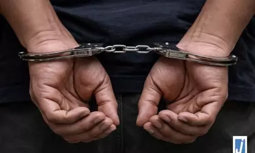 बॉर्डर पर बड़ा एक्शन, पाकिस्तानी हैंडलर्स से जुड़े सिम रैकेट का आरोपी गिरफ्तार बॉर्डर पर बड़ा एक्शन, पाकिस्तानी हैंडलर्स से जुड़े सिम रैकेट का आरोपी गिरफ्तार