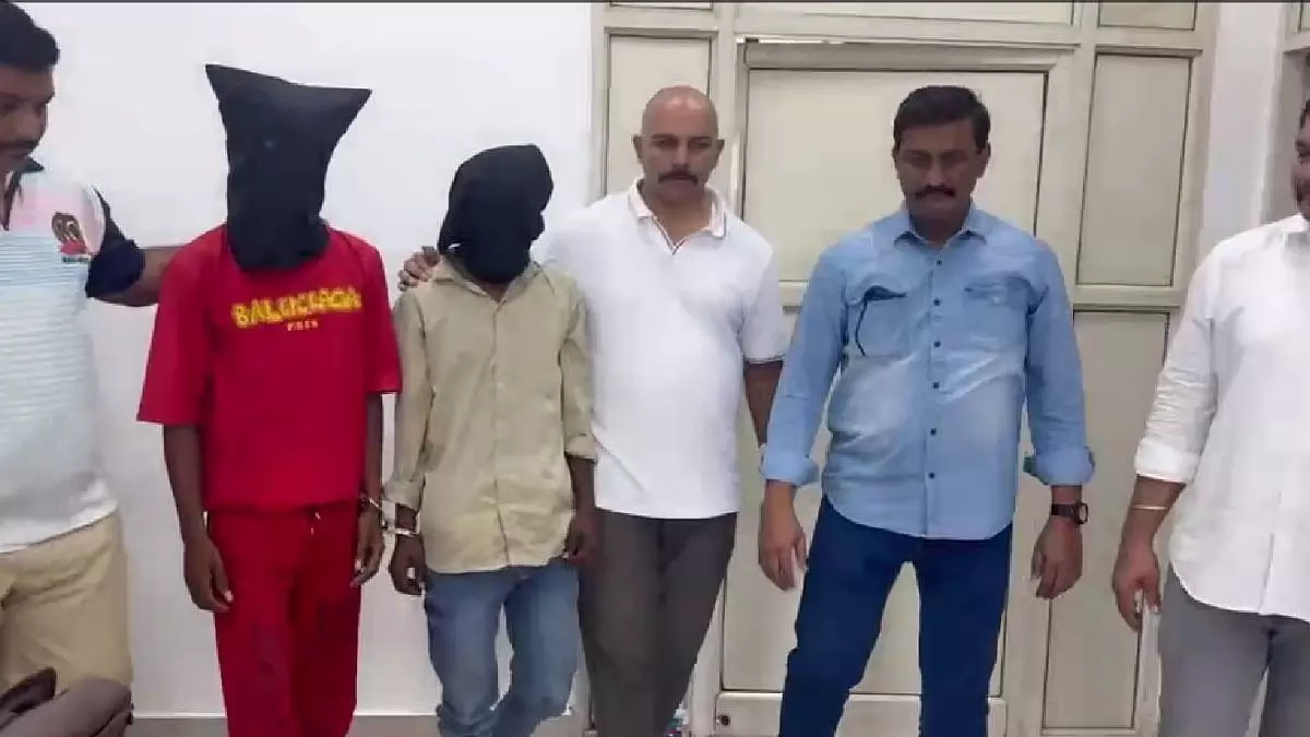 CCTV से पकड़े गए चेन चोरी के आरोपी CCTV से पकड़े गए चेन चोरी के आरोपी