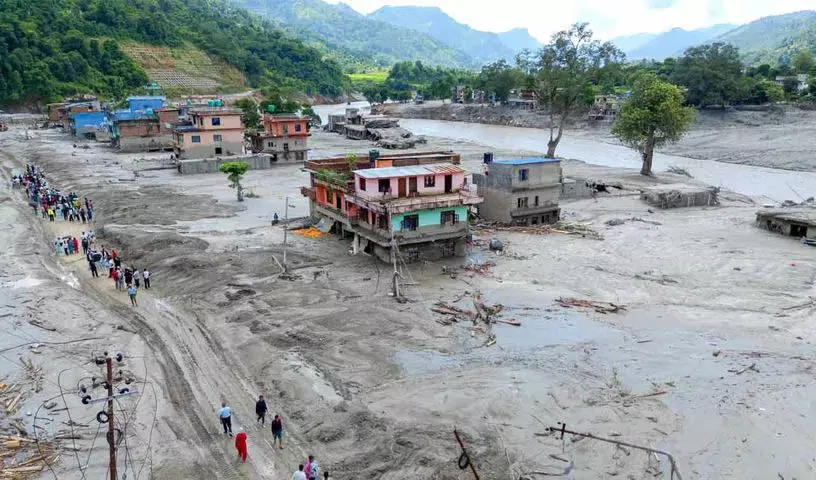 नेपाल बाढ़ में फंसे महाराष्ट्रवासी सुरक्षित लौटे नेपाल बाढ़ में फंसे महाराष्ट्रवासी सुरक्षित लौटे