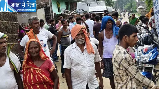 मोबाइल लूट का विरोध पड़ा भारी मोबाइल लूट का विरोध पड़ा भारी