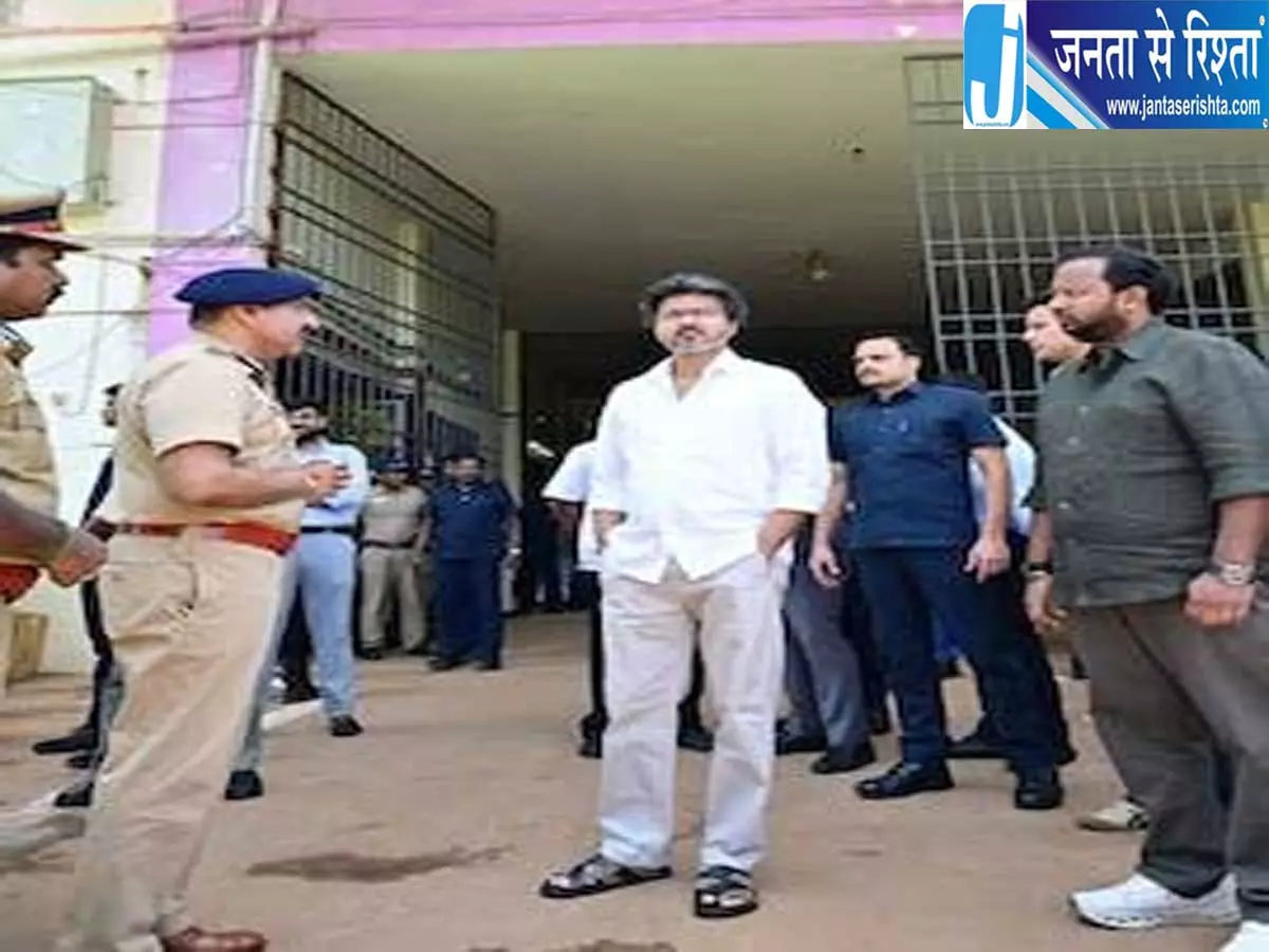 CM विजय का सरप्राइज विजिट पुझल जेल में कैदियों से की बातचीत CM विजय का सरप्राइज विजिट पुझल जेल में कैदियों से की बातचीत