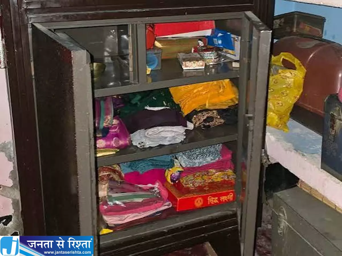 त्योहार मनाने गए थे घरवाले पीछे से चोरों ने उड़ाए नगदी और गहने त्योहार मनाने गए थे घरवाले पीछे से चोरों ने उड़ाए नगदी और गहने