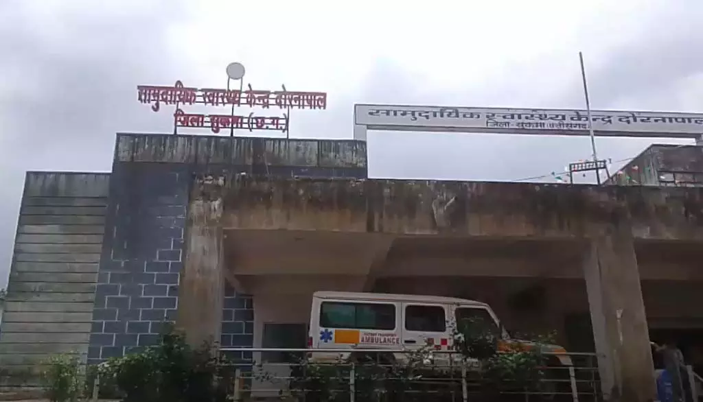 47 छात्राएं बीमार, बुखार उल्टी दस्त के बाद मचा हड़कंप 47 छात्राएं बीमार, बुखार उल्टी दस्त के बाद मचा हड़कंप