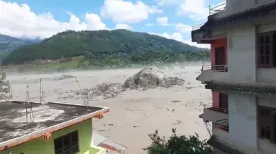 नेपाल की बाढ़ में फंसे असम के लोग परिवारों की बढ़ी चिंता नेपाल की बाढ़ में फंसे असम के लोग परिवारों की बढ़ी चिंता