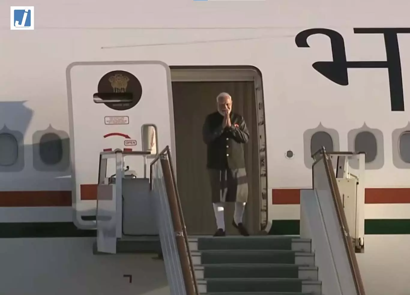 ताशकंद पहुंचे प्रधानमंत्री मोदी ताशकंद पहुंचे प्रधानमंत्री मोदी