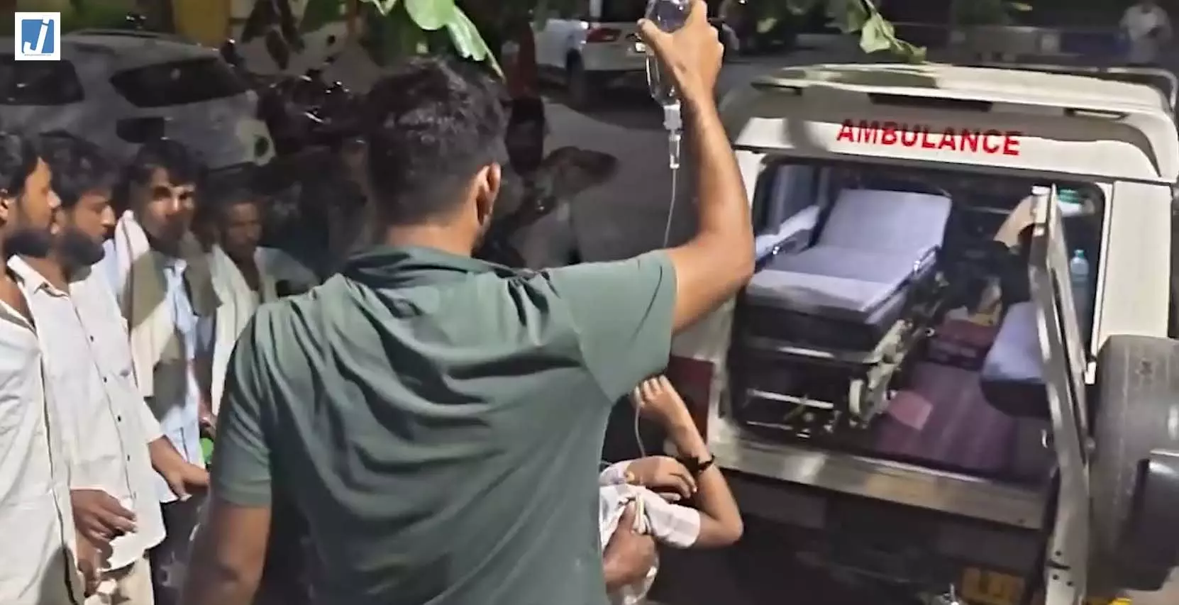 ओवरलोड ट्रेलर ने बाइक को मारी टक्कर, मामा-भांजा गंभीर घायल ओवरलोड ट्रेलर ने बाइक को मारी टक्कर, मामा-भांजा गंभीर घायल