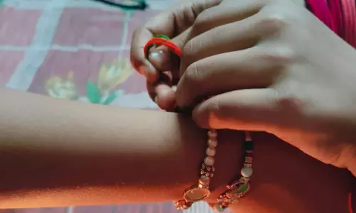 राखी बांधने के कुछ घंटे बाद भाई ने उठाया खौफनाक कदम, परिवार में मचा मातम