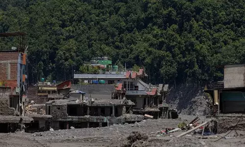नेपाल बाढ़ में 675 मौतें 2498 लोग लापता