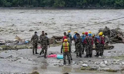 नेपाल में फिर बढ़ा भोटेकोशी नदी का जलस्तर, रसुवा समेत तीन जिलों में हाई अलर्ट जारी नेपाल में फिर बढ़ा भोटेकोशी नदी का जलस्तर, रसुवा समेत तीन जिलों में हाई अलर्ट जारी