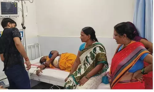 मामूली विवाद में पड़ोसी ने महिला दुकानदार के पेट में घोंपा चाकू, आरोपी हिरासत में