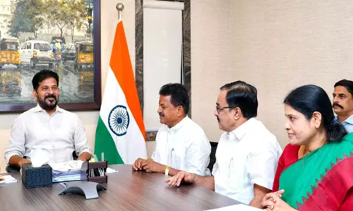 तेलंगाना में लघु सिंचाई प्रणाली को नए सिरे से व्यवस्थित करने की तैयारी, कृषि आयोग ने सौंपी रिपोर्ट तेलंगाना में लघु सिंचाई प्रणाली को नए सिरे से व्यवस्थित करने की तैयारी, कृषि आयोग ने सौंपी रिपोर्ट