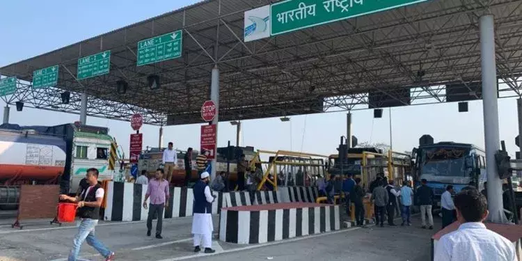 असम में टोल सड़कों की बदहाली: वसूली जारी, मरम्मत नदारद असम में टोल सड़कों की बदहाली: वसूली जारी, मरम्मत नदारद