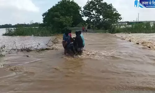 बैतरणी नदी उफान पर बाढ़ का खतरा बढ़ा बैतरणी नदी उफान पर बाढ़ का खतरा बढ़ा