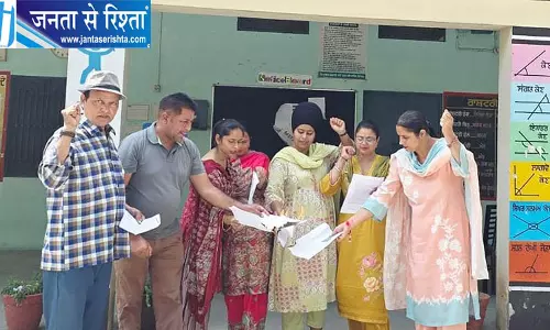 Punjab में शिक्षकों ने CM पोस्ट की प्रतियां जलाईं
