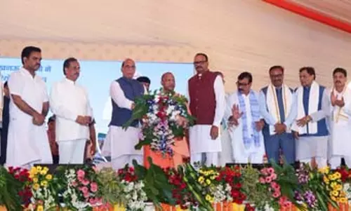 सीएम योगी बोले- लखनऊ छावनी बनेगी ‘मॉडल छावनी, राजधानी में विरासत के साथ आधुनिकता का संगम सीएम योगी बोले- लखनऊ छावनी बनेगी ‘मॉडल छावनी, राजधानी में विरासत के साथ आधुनिकता का संगम