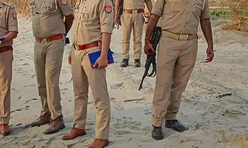 एक छापा फिर 5 पुलिसकर्मियों पर गिरी गाज, वरिष्ठ अधिकारियों को नहीं दी थी सूचना एक छापा फिर 5 पुलिसकर्मियों पर गिरी गाज, वरिष्ठ अधिकारियों को नहीं दी थी सूचना