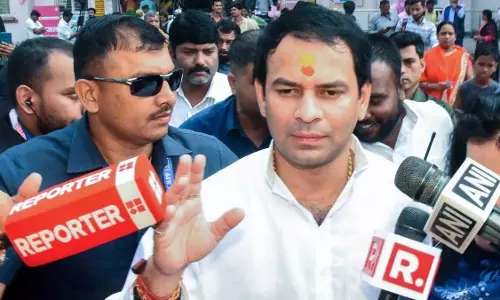 तेज प्रताप यादव ने सरकार से मांगी सुरक्षा, आवास के बाहर हुई घटनाओं पर जताई चिंता तेज प्रताप यादव ने सरकार से मांगी सुरक्षा, आवास के बाहर हुई घटनाओं पर जताई चिंता