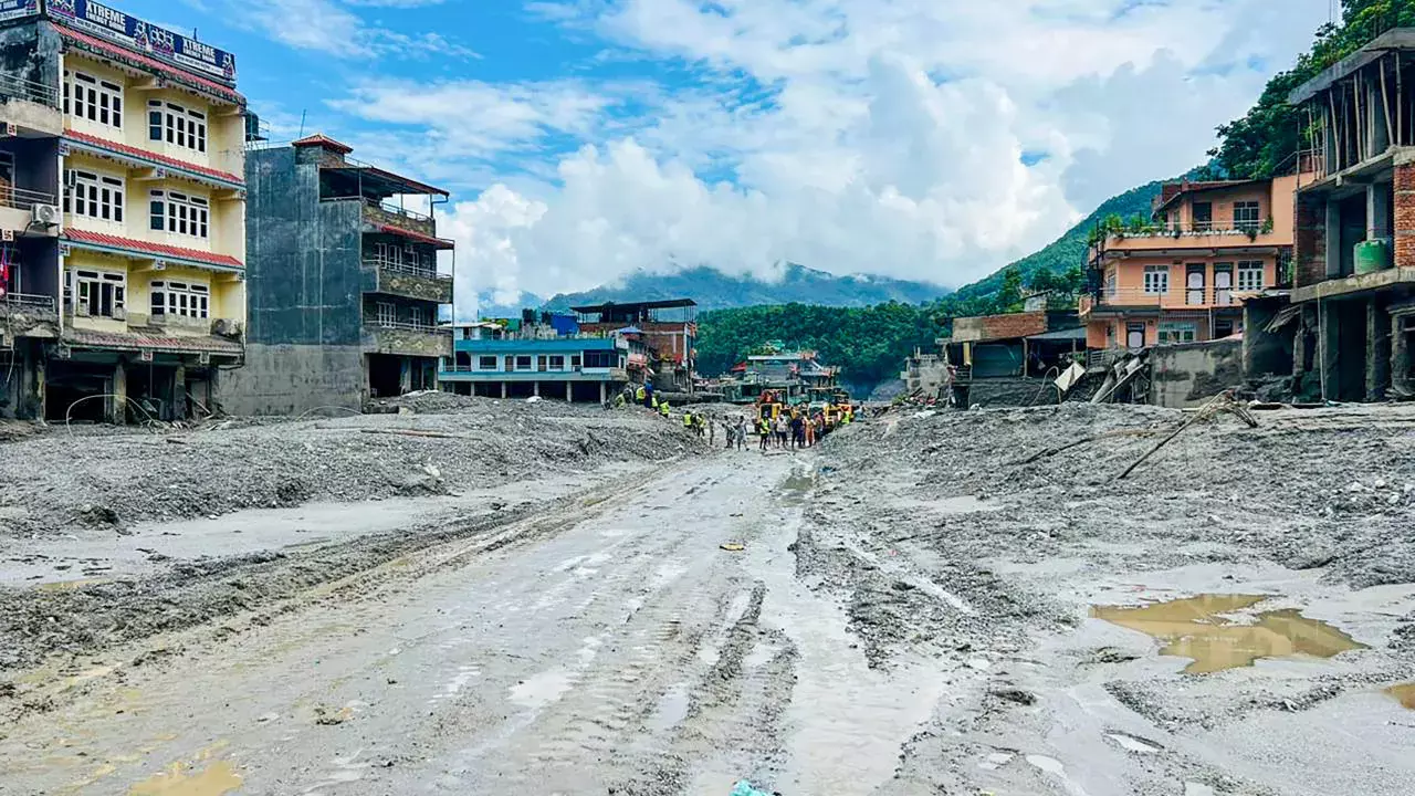 नेपाल-तिब्बत में बाढ़ की तबाही: चीन पर वीडियो हटाने का दावा नेपाल-तिब्बत में बाढ़ की तबाही: चीन पर वीडियो हटाने का दावा
