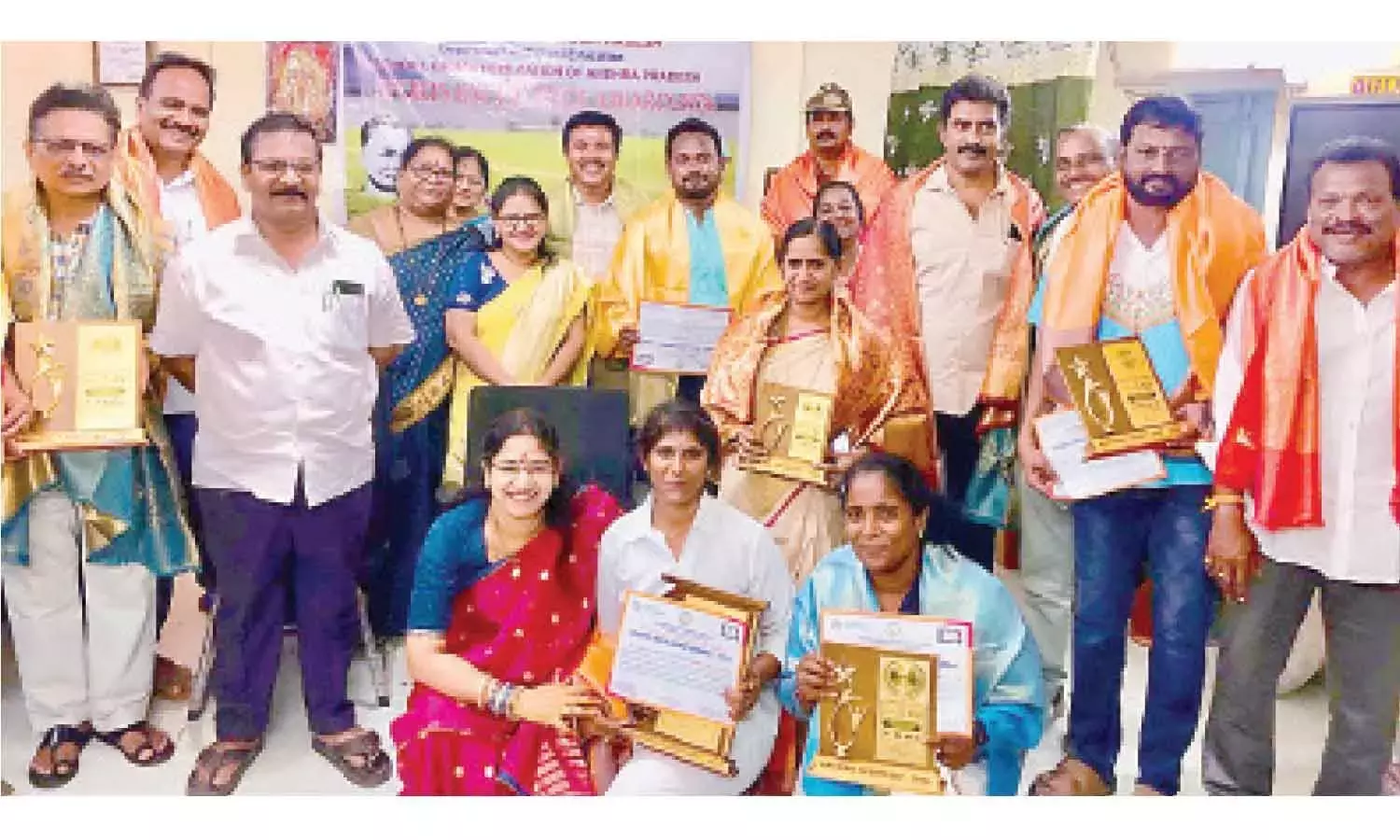 Andhra: नुन्ना ZPHS को ‘स्कूल ऑफ़ स्पोर्ट्स एक्सीलेंस अवॉर्ड’ से सम्मानित किया गया Andhra: नुन्ना ZPHS को ‘स्कूल ऑफ़ स्पोर्ट्स एक्सीलेंस अवॉर्ड’ से सम्मानित किया गया