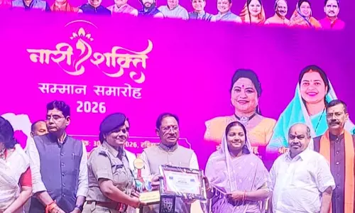 नारी शक्ति सम्मान से नवाजी गईं कांकेर की डीएसपी प्रतिभा लहरे नारी शक्ति सम्मान से नवाजी गईं कांकेर की डीएसपी प्रतिभा लहरे
