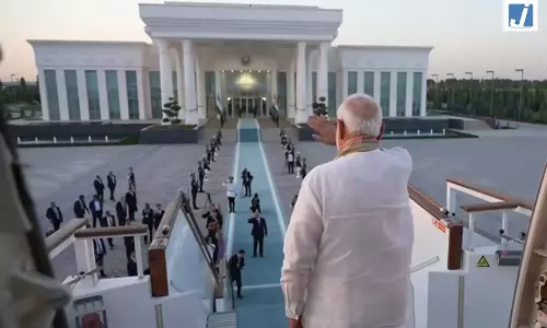 उज्बेकिस्तान दौरा पूरा कर किर्गिस्तान रवाना हुए पीएम मोदी उज्बेकिस्तान दौरा पूरा कर किर्गिस्तान रवाना हुए पीएम मोदी