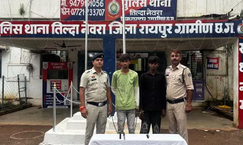 तिल्दा-नेवरा पुलिस का बड़ा एक्शन, चाकू लहराने वाले 2 गिरफ्तार