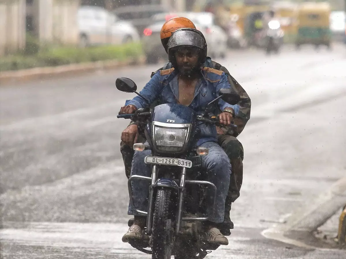 रांची समेत कई जिलों में भारी बारिश की चेतावनी रांची समेत कई जिलों में भारी बारिश की चेतावनी