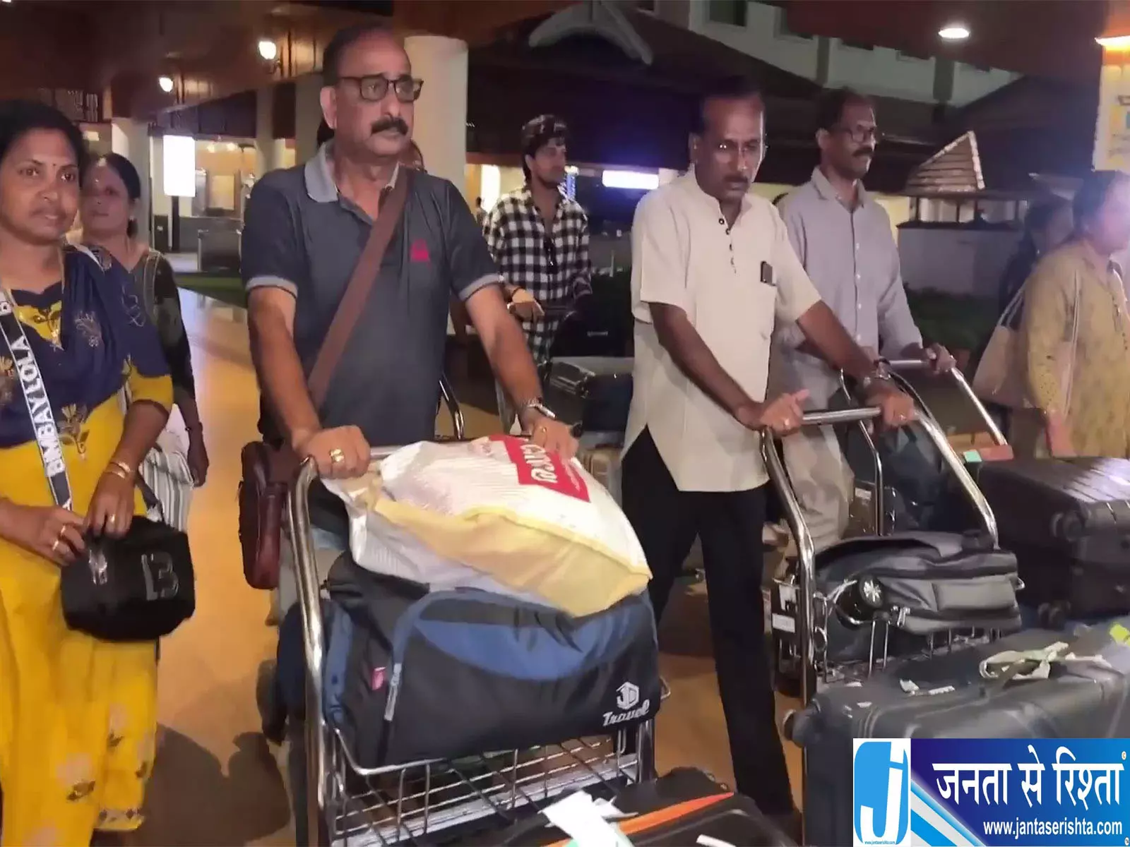 नेपाल बाढ़ में फंसा मलयाली यात्रियों का 36 सदस्यीय समूह सुरक्षित लौटा नेपाल बाढ़ में फंसा मलयाली यात्रियों का 36 सदस्यीय समूह सुरक्षित लौटा