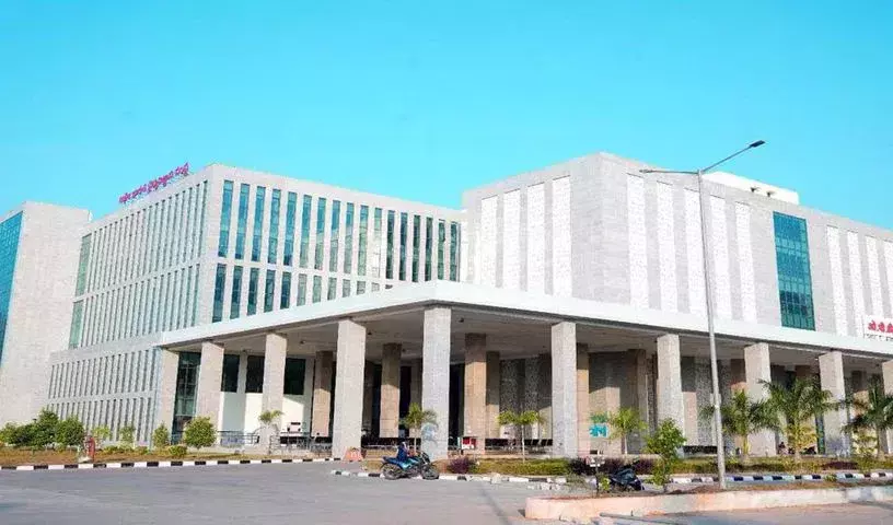 Andhra: एम्स के लिए ज़मीन से जुड़ी बाधा दूर, गुंटूर में सड़क निर्माण कार्यों को मिली गति Andhra: एम्स के लिए ज़मीन से जुड़ी बाधा दूर, गुंटूर में सड़क निर्माण कार्यों को मिली गति