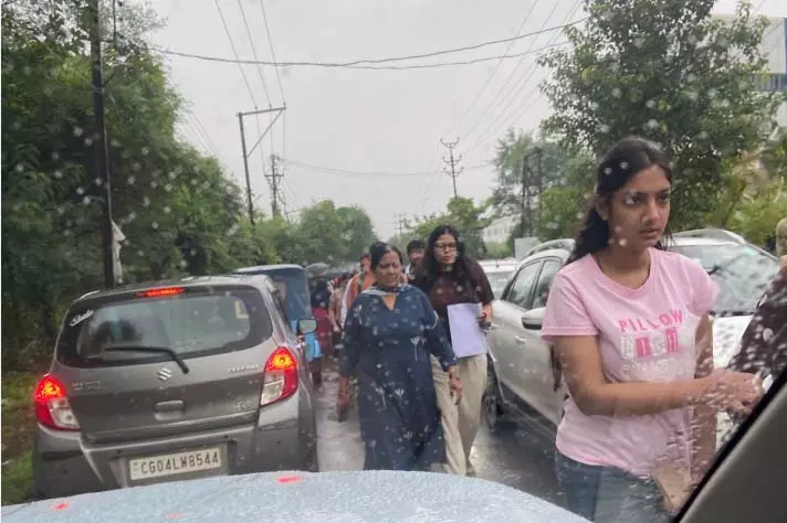 नीट पीजी परीक्षार्थियों की बढ़ी परेशानी नीट पीजी परीक्षार्थियों की बढ़ी परेशानी