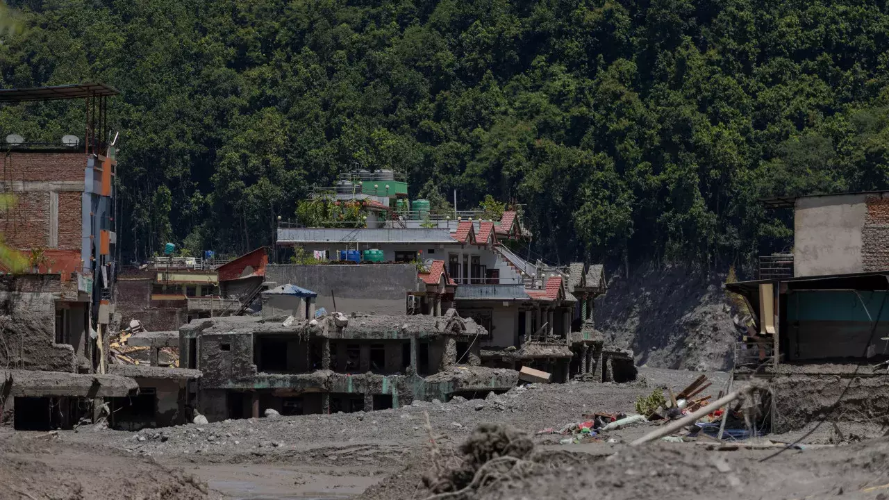 नेपाल में भयानक बाढ़: 675 की मौत, 2,498 लोग लापता नेपाल में भयानक बाढ़: 675 की मौत, 2,498 लोग लापता