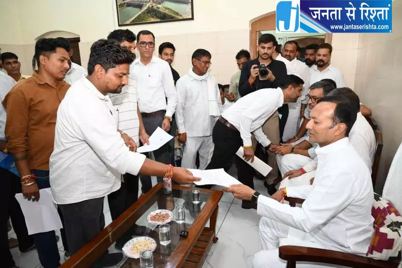 Kurukshetra के सांसद ने यमुनानगर में लोगों की शिकायतें सुनीं। Kurukshetra के सांसद ने यमुनानगर में लोगों की शिकायतें सुनीं।