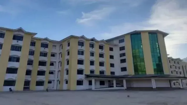 डोडा मेडिकल कॉलेज में फिर प्रिंसिपल पद छोड़ने की तैयारी डोडा मेडिकल कॉलेज में फिर प्रिंसिपल पद छोड़ने की तैयारी