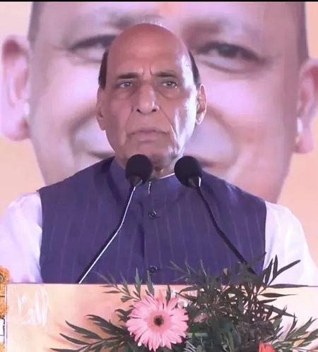 ऑपरेशन सिंदूर में महिला पायलटों और सैनिकों ने आतंकवाद के खिलाफ महत्वपूर्ण भूमिका निभाई: राजनाथ सिंह ऑपरेशन सिंदूर में महिला पायलटों और सैनिकों ने आतंकवाद के खिलाफ महत्वपूर्ण भूमिका निभाई: राजनाथ सिंह