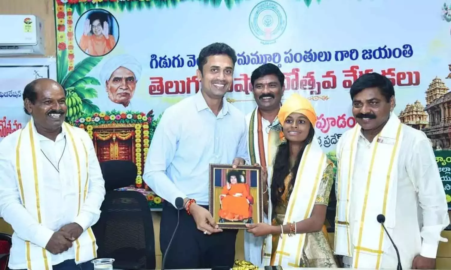 Tamil Nadu: तेलुगु भाषा का संरक्षण करें और खेलों को बढ़ावा दें: कलेक्टर श्याम प्रसाद Tamil Nadu: तेलुगु भाषा का संरक्षण करें और खेलों को बढ़ावा दें: कलेक्टर श्याम प्रसाद