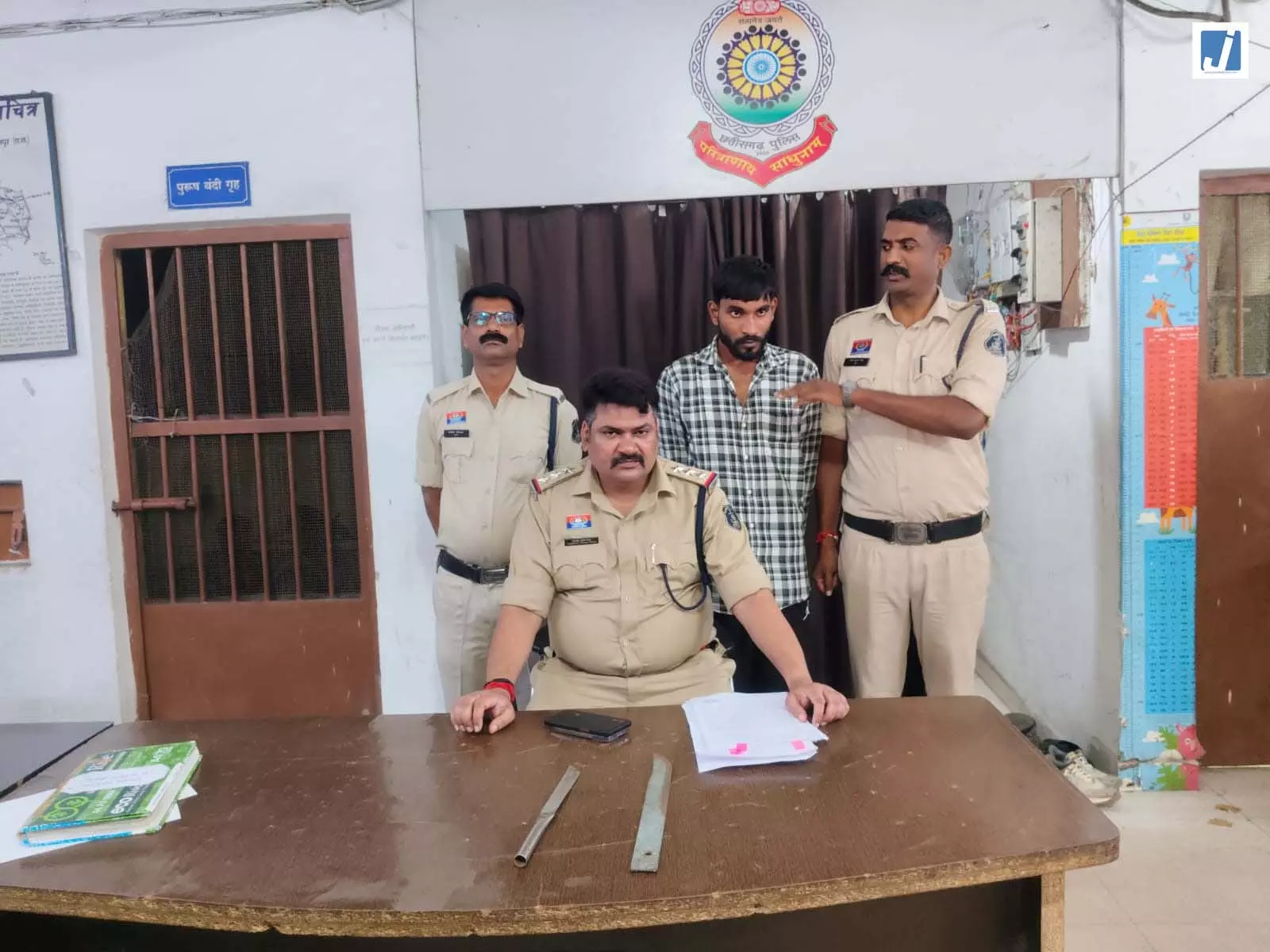 शराब दुकान के बाहर विवाद ने ली युवक की जान, दो गिरफ्तार शराब दुकान के बाहर विवाद ने ली युवक की जान, दो गिरफ्तार
