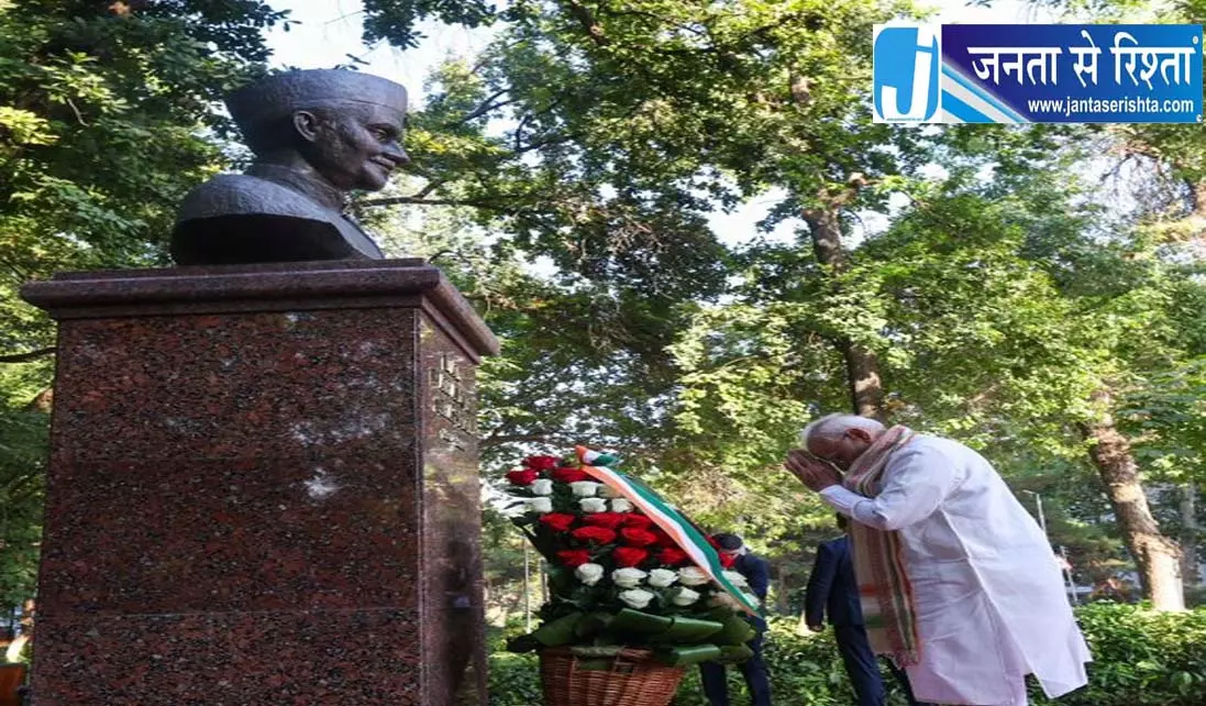 ताशकंद में PM मोदी ने लाल बहादुर शास्त्री को दी श्रद्धांजलि ताशकंद में PM मोदी ने लाल बहादुर शास्त्री को दी श्रद्धांजलि