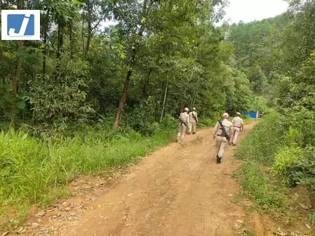 ऑयल पंप पर ग्रेनेड अटैक, गोलीबारी में 1 की मौत 6 घायल ऑयल पंप पर ग्रेनेड अटैक, गोलीबारी में 1 की मौत 6 घायल