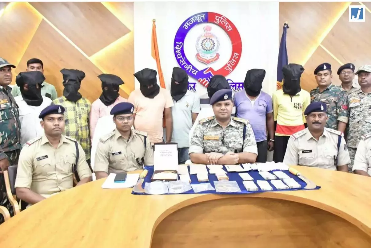 पखांजूर डकैती कांड में कोर्ट का बड़ा फैसला, 8 दोषियों को उम्रकैद पखांजूर डकैती कांड में कोर्ट का बड़ा फैसला, 8 दोषियों को उम्रकैद