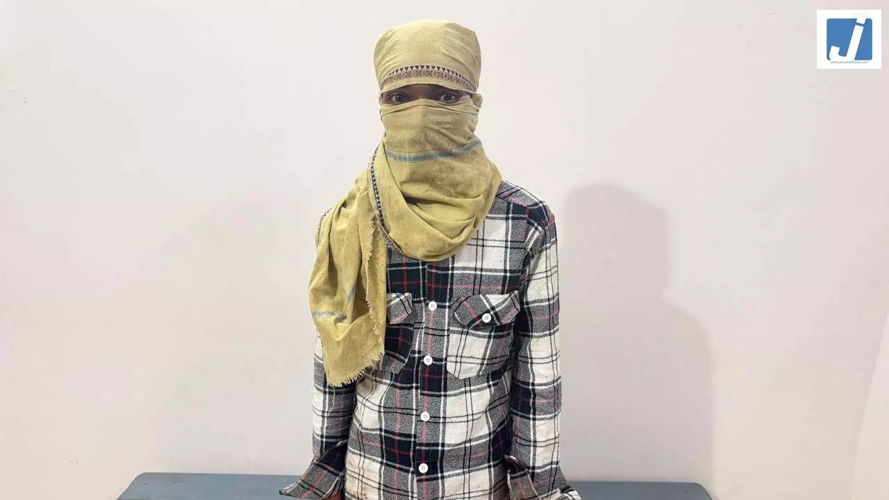 दुर्ग में देर रात खूनी झड़प: घायल युवक ने अस्पताल में तोड़ा दम, पुलिस ने 2 को पकड़ा दुर्ग में देर रात खूनी झड़प: घायल युवक ने अस्पताल में तोड़ा दम, पुलिस ने 2 को पकड़ा