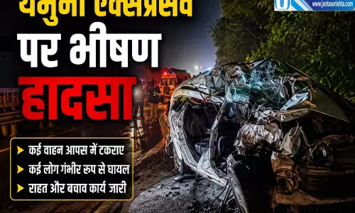 तेज रफ्तार ट्राले ने कार को मारी टक्कर चार की मौत तेज रफ्तार ट्राले ने कार को मारी टक्कर चार की मौत
