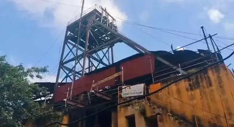 West Burdwan: कोलियरी में गैस और आग से श्रमिकों में दहशत, नाग काजोड़ा यूनिट का मामला West Burdwan: कोलियरी में गैस और आग से श्रमिकों में दहशत, नाग काजोड़ा यूनिट का मामला