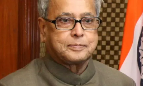 पूर्व राष्ट्रपति प्रणब मुखर्जी की पुण्यतिथि पर राजनाथ सिंह और अमित शाह ने दी श्रद्धांजलि पूर्व राष्ट्रपति प्रणब मुखर्जी की पुण्यतिथि पर राजनाथ सिंह और अमित शाह ने दी श्रद्धांजलि