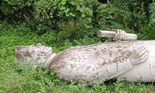 दुर्गापुर में नेहरू की प्रतिमा गिराने का आरोप कांग्रेस ने दर्ज कराई शिकायत जांच की मांग दुर्गापुर में नेहरू की प्रतिमा गिराने का आरोप कांग्रेस ने दर्ज कराई शिकायत जांच की मांग