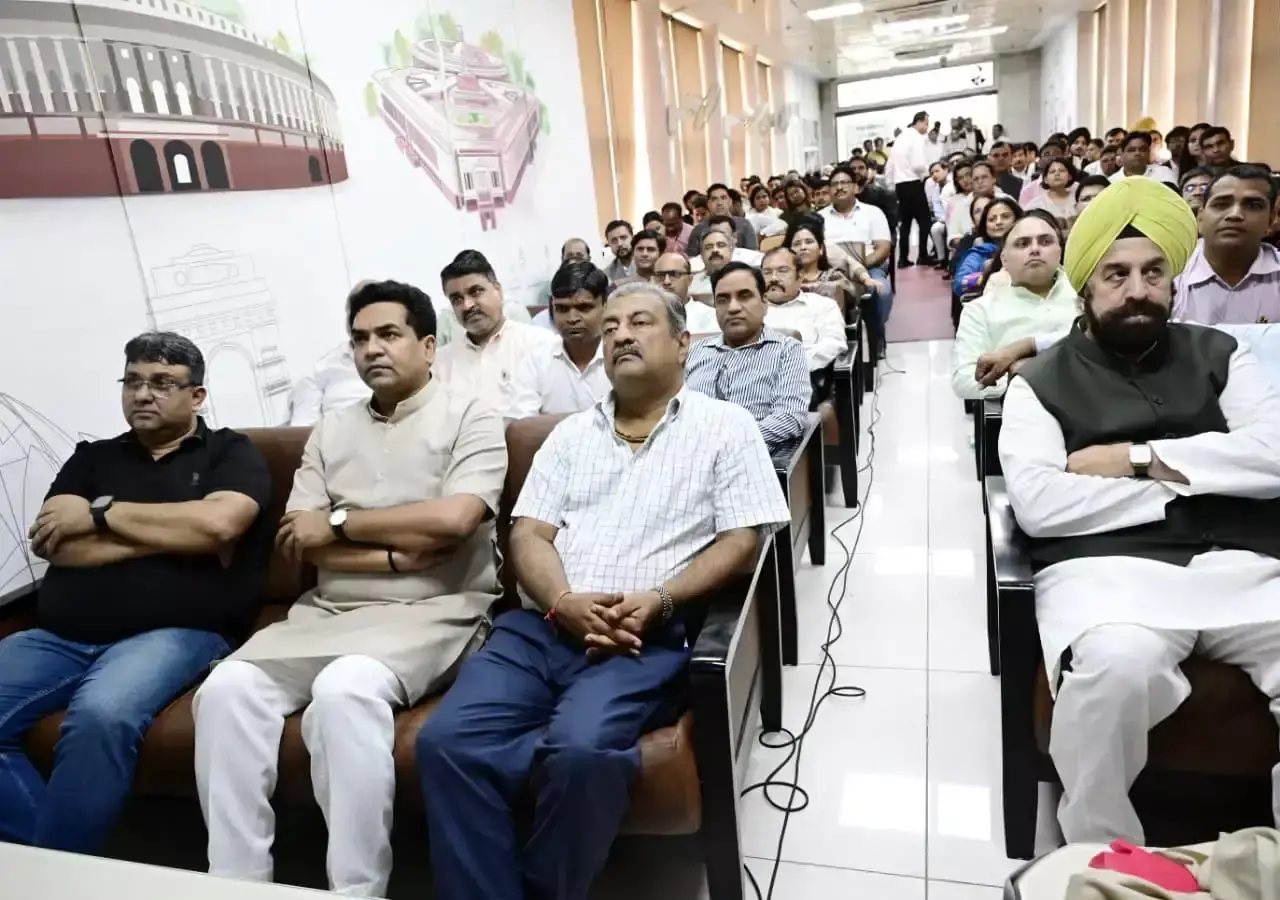 New Delhi: ‘मन की बात’ कार्यक्रम में शामिल हुए मंत्री कपिल मिश्रा, अधिवक्ताओं के साथ सुना प्रसारण New Delhi: ‘मन की बात’ कार्यक्रम में शामिल हुए मंत्री कपिल मिश्रा, अधिवक्ताओं के साथ सुना प्रसारण