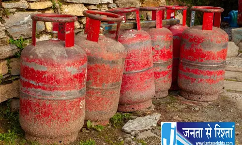 Delhi गैस सिलेंडर ब्लास्ट में पति पत्नी घायल